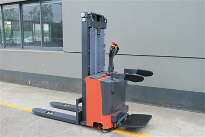 Serie CL15E, apilador de alcance totalmente eléctrico, apilador de paletas con ruedas de pie para carretilla elevadora con pedal plegable